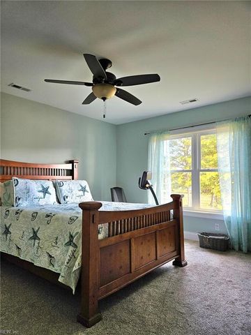 558 Seaford LN, Mathews, VA 23109