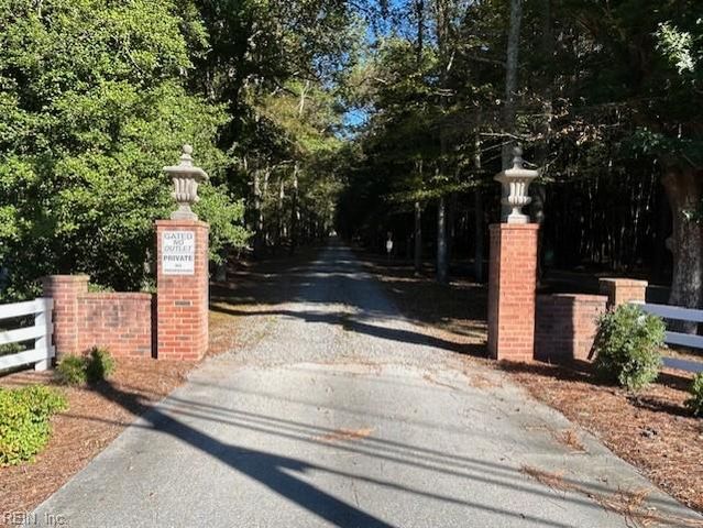 558 Seaford LN, Mathews, VA 23109