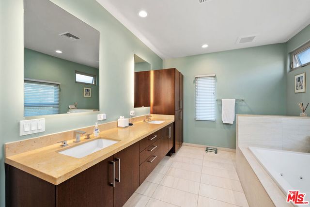 3260 Malcolm Avenue, Los Angeles, CA 90034