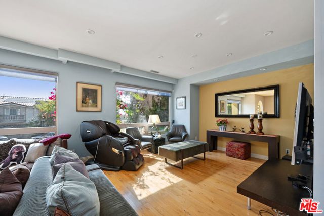 3260 Malcolm Avenue, Los Angeles, CA 90034