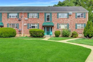 1061 Fenwood Dr 3, Valley Stream, NY 11580