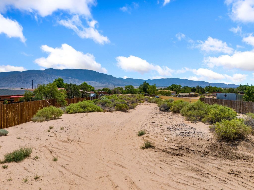 120 Barnard Road, Corrales, NM 87048
