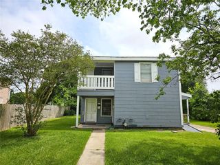 1135 5th Avenue N, Texas City, TX 77590