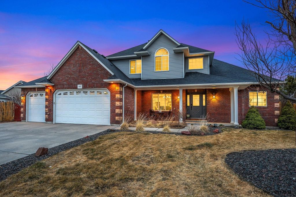 922 WEST DALE BLVD, Cheyenne, WY 82001