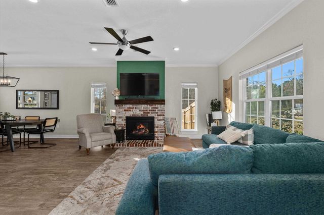 295 Towering Oaks Haven, Longview, TX 75602