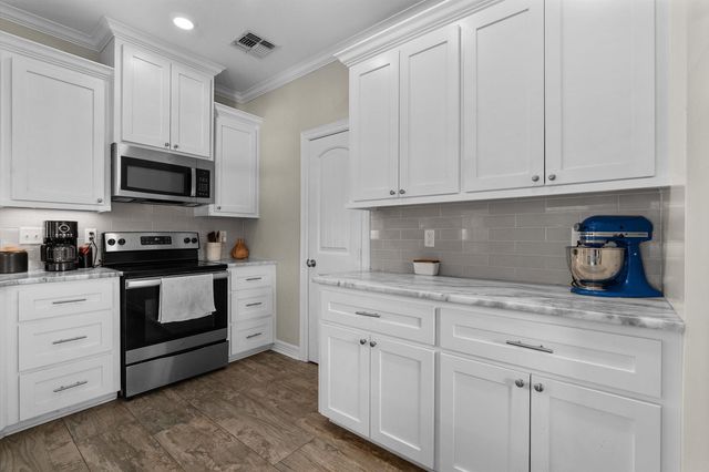 295 Towering Oaks Haven, Longview, TX 75602