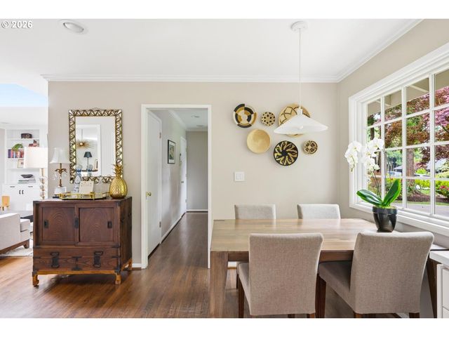 10465 Sw HAWTHORNE Ln, Portland, OR 97225