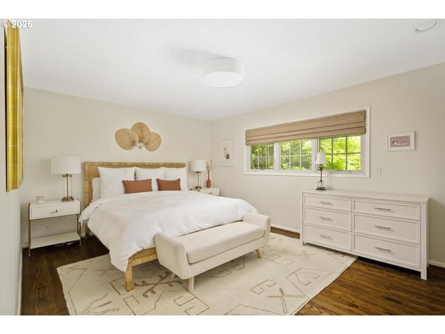 10465 Sw HAWTHORNE Ln, Portland, OR 97225