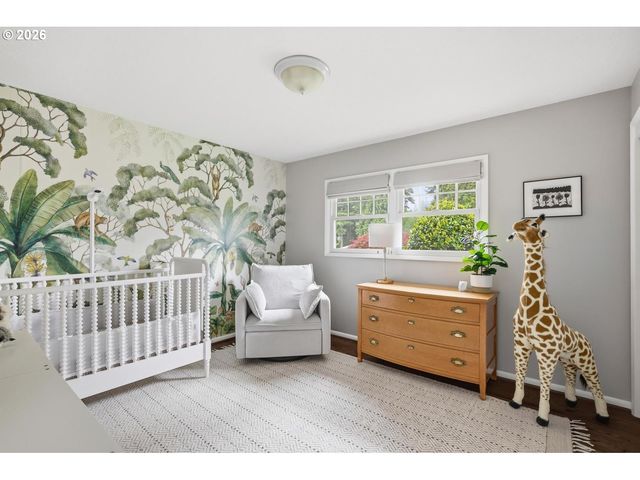 10465 Sw HAWTHORNE Ln, Portland, OR 97225