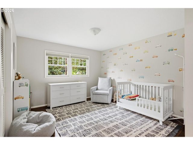 10465 Sw HAWTHORNE Ln, Portland, OR 97225