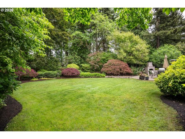 10465 Sw HAWTHORNE Ln, Portland, OR 97225