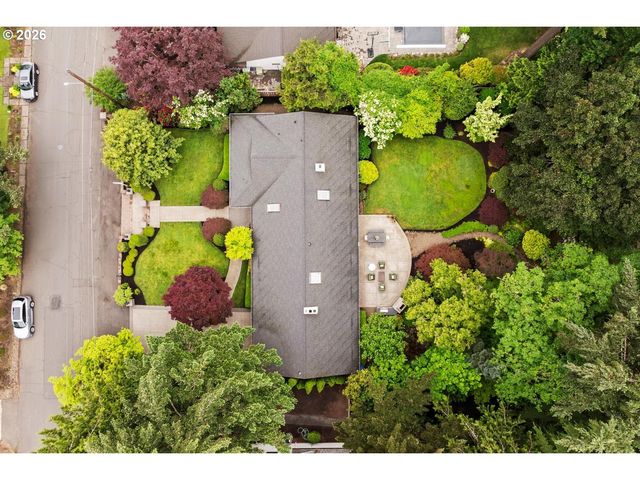 10465 Sw HAWTHORNE Ln, Portland, OR 97225