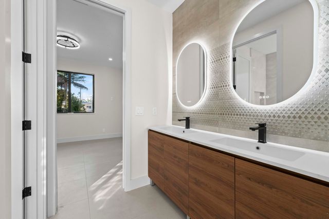 621 NW 42nd Avenue, Coconut Creek, FL 33066