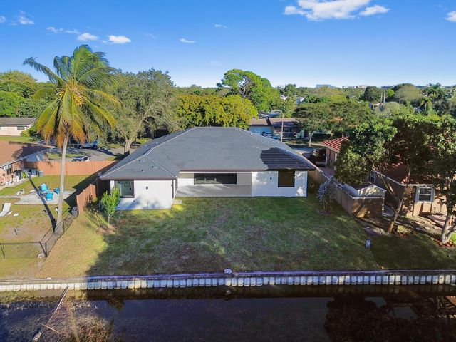 621 NW 42nd Avenue, Coconut Creek, FL 33066