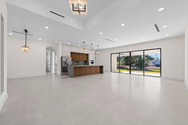 621 NW 42nd Avenue, Coconut Creek, FL 33066