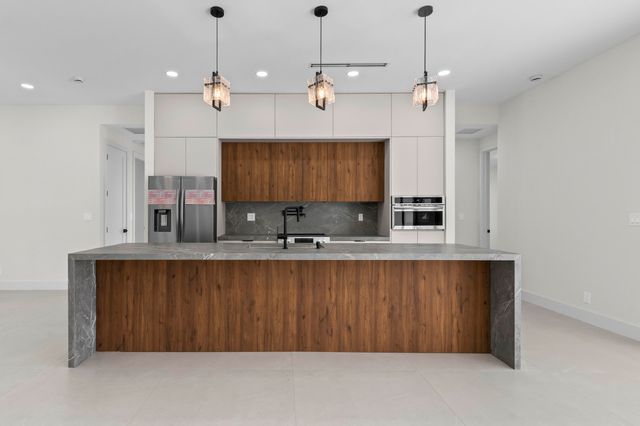 621 NW 42nd Avenue, Coconut Creek, FL 33066
