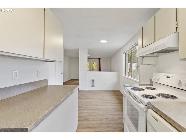 5620 Ne KILLINGSWORTH St, Portland, OR 97218