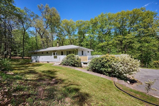 186 East St, Southampton, MA 01073