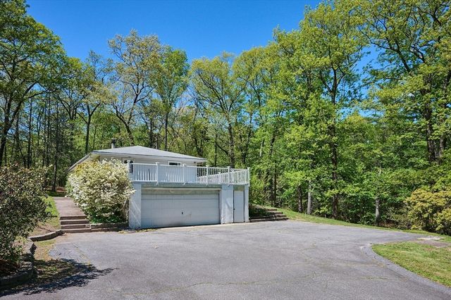 186 East St, Southampton, MA 01073