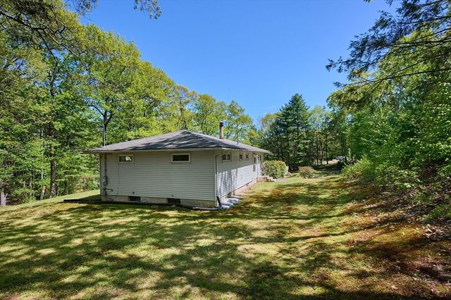 186 East St, Southampton, MA 01073