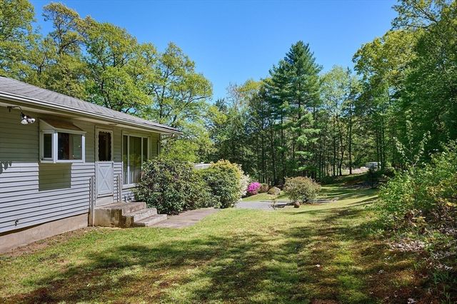 186 East St, Southampton, MA 01073