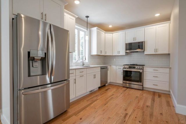3 Hikers Lane, Nashua, NH 03062