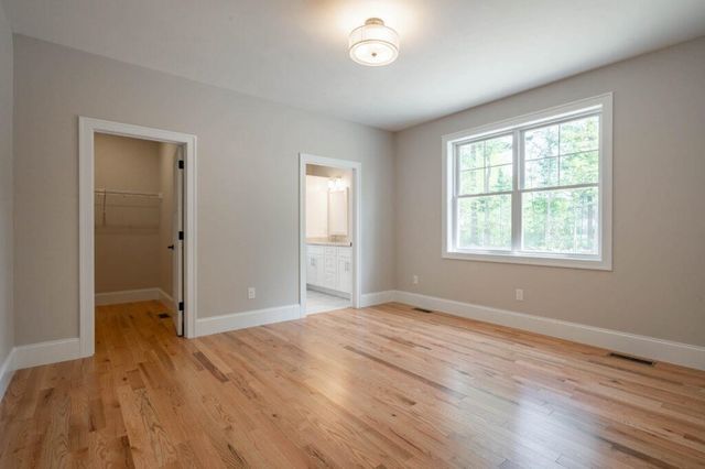 3 Hikers Lane, Nashua, NH 03062