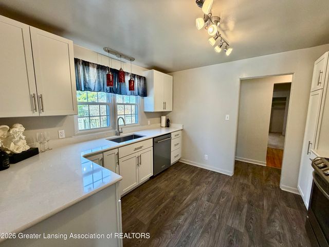 807 Maycroft Road, Lansing, MI 48917