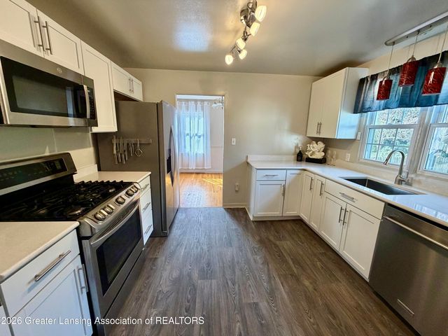 807 Maycroft Road, Lansing, MI 48917