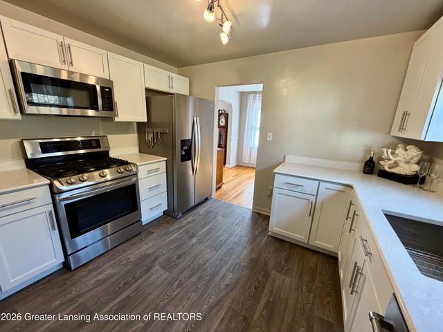 807 Maycroft Road, Lansing, MI 48917