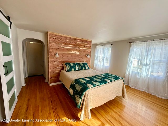 807 Maycroft Road, Lansing, MI 48917