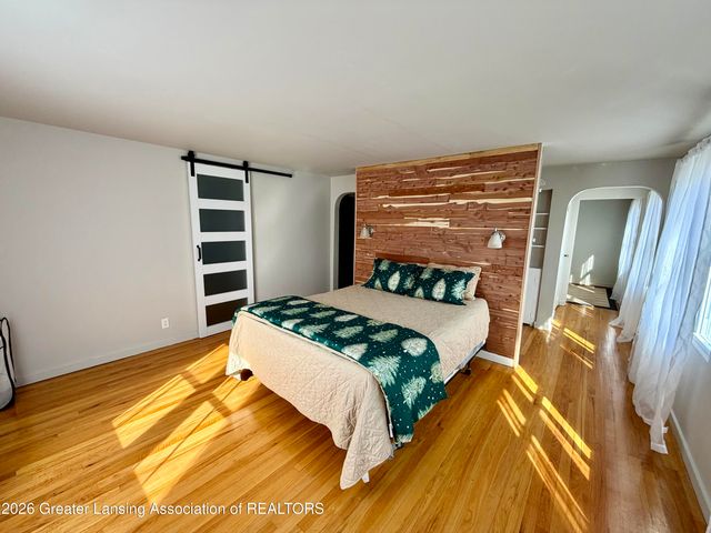 807 Maycroft Road, Lansing, MI 48917