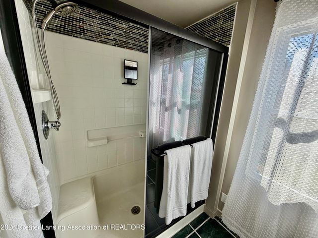 807 Maycroft Road, Lansing, MI 48917