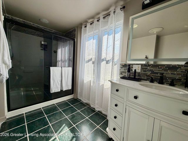 807 Maycroft Road, Lansing, MI 48917