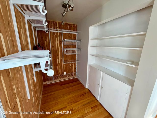 807 Maycroft Road, Lansing, MI 48917