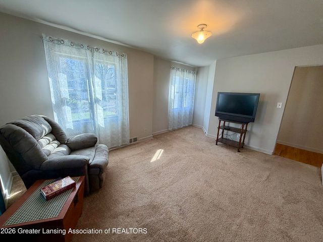 807 Maycroft Road, Lansing, MI 48917