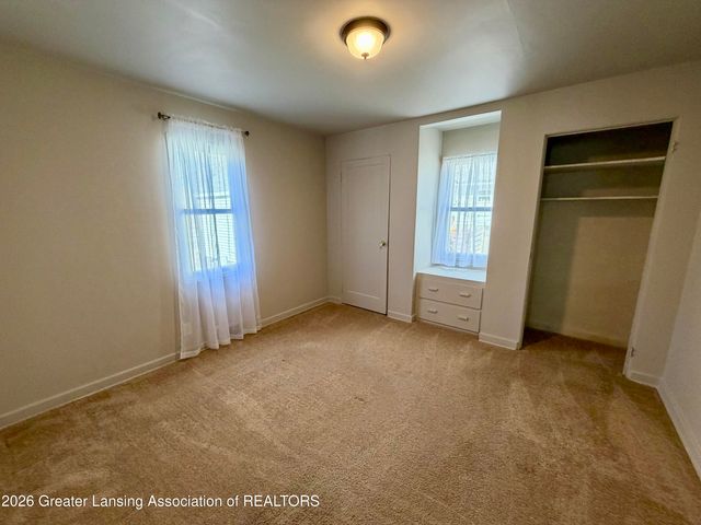 807 Maycroft Road, Lansing, MI 48917