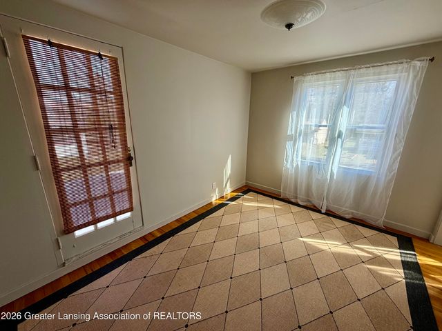 807 Maycroft Road, Lansing, MI 48917