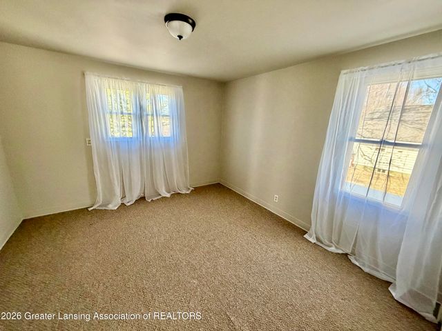 807 Maycroft Road, Lansing, MI 48917