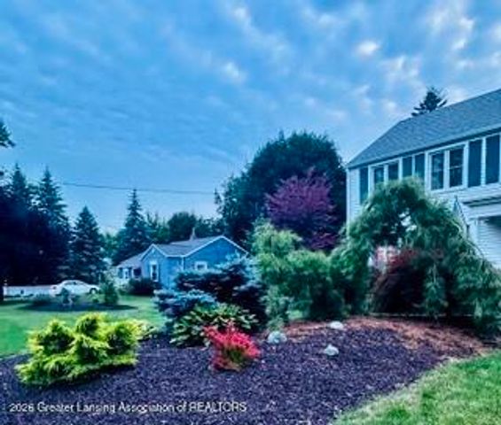 807 Maycroft Road, Lansing, MI 48917