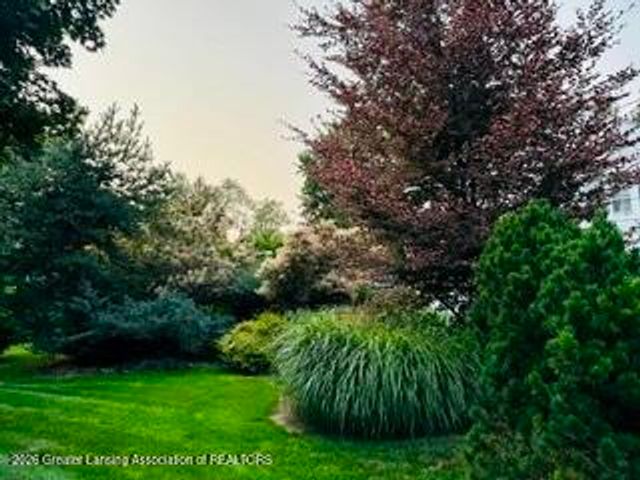 807 Maycroft Road, Lansing, MI 48917