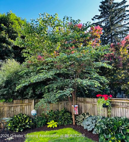 807 Maycroft Road, Lansing, MI 48917