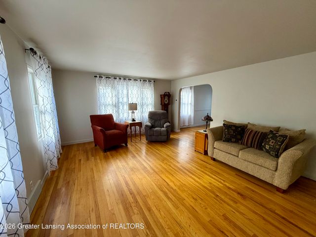 807 Maycroft Road, Lansing, MI 48917