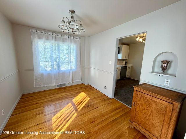 807 Maycroft Road, Lansing, MI 48917