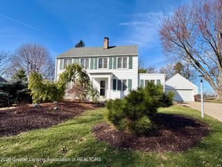 807 Maycroft Road, Lansing, MI 48917