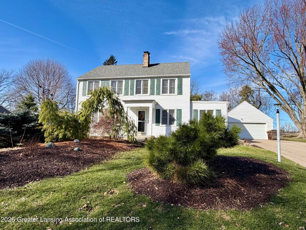 807 Maycroft Road, Lansing, MI 48917