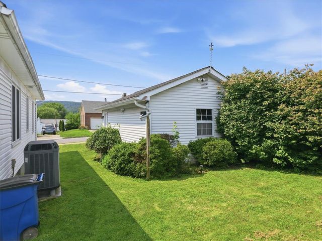 1395 Jefferson Street, Hellertown Boro, PA 18055