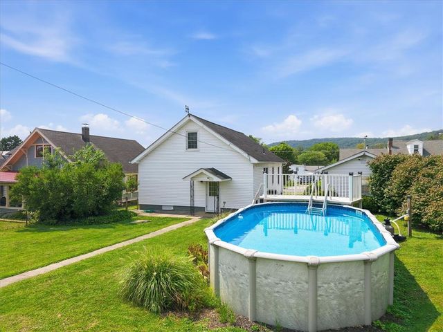 1395 Jefferson Street, Hellertown Boro, PA 18055