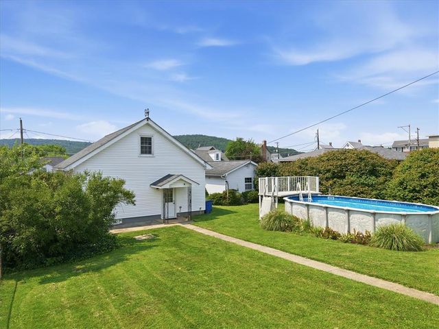 1395 Jefferson Street, Hellertown Boro, PA 18055