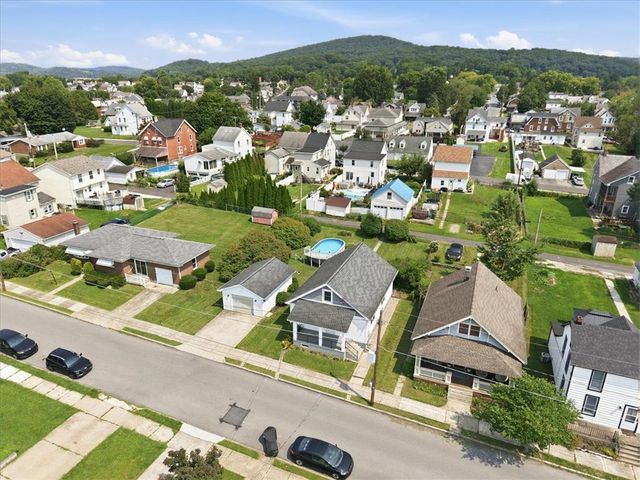 1395 Jefferson Street, Hellertown Boro, PA 18055